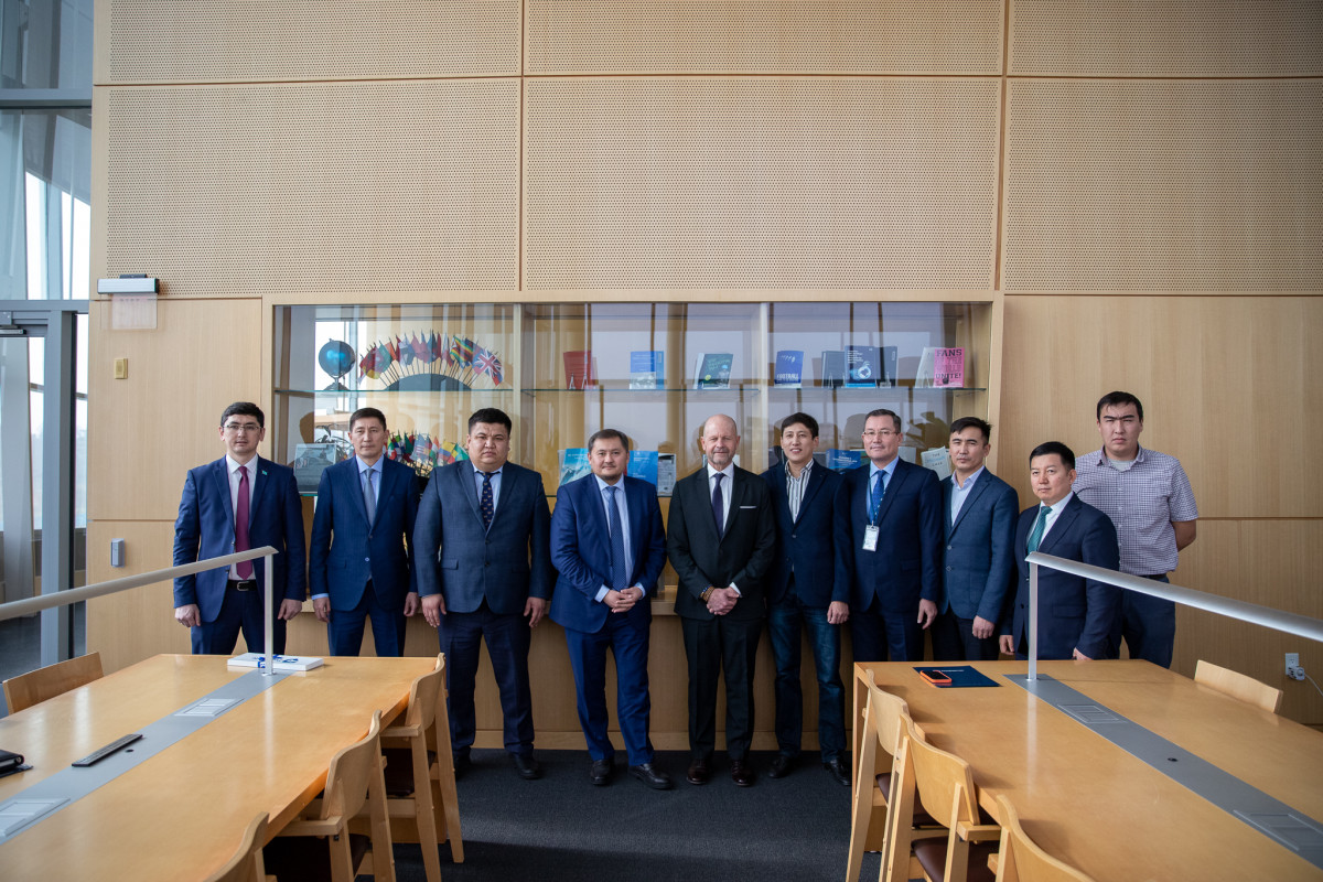 Kazakhstan delegation tours Montague Law Library in Katz Building
